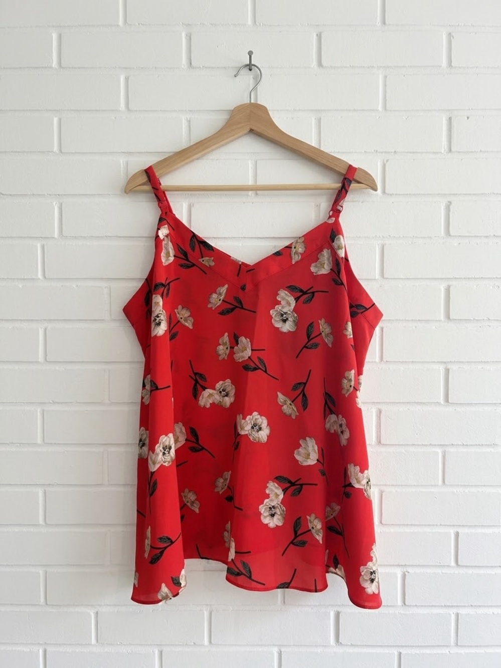 Torrid NWT Sophie Swing Cami Red Floral Chiffon Tank Top Size 1 (1X / 14-16)